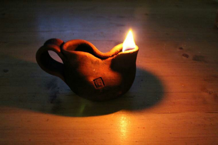 Масляный светильник, каганец. Взято из интернета