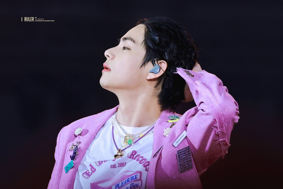 BTS. V