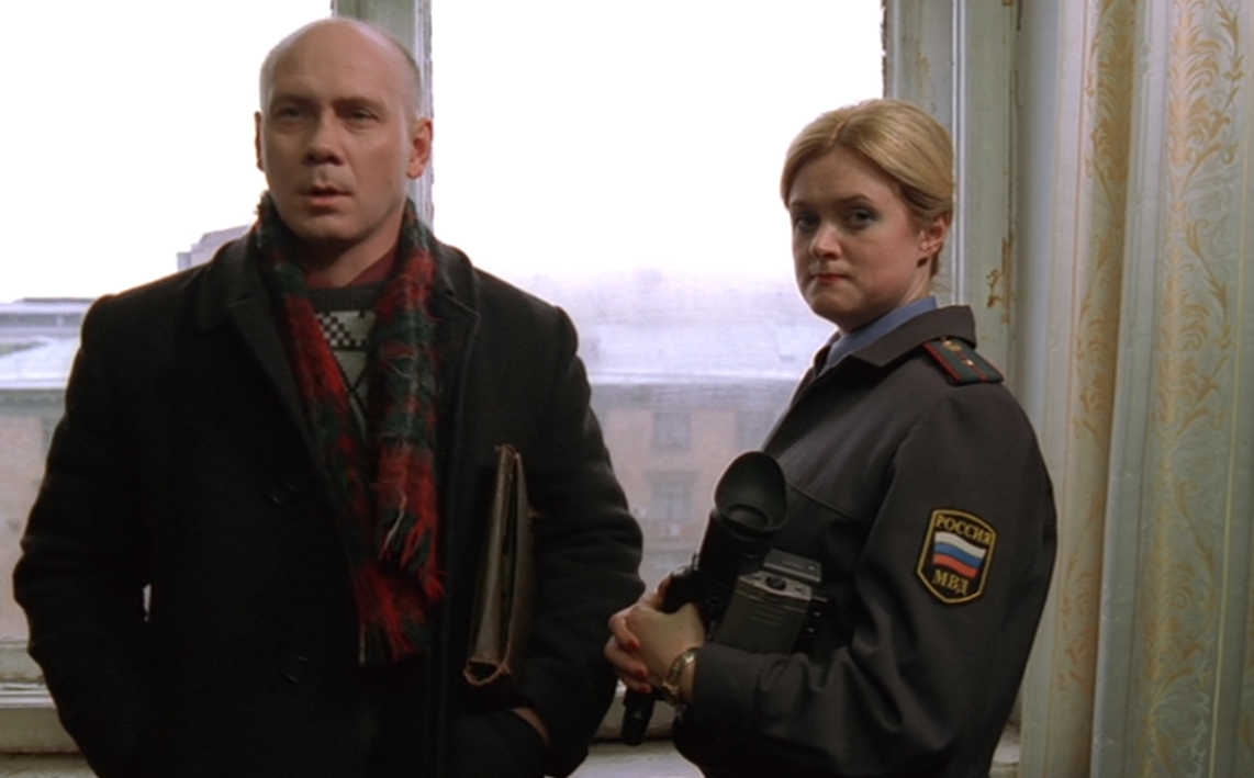 Кадр из кинофильма "Изображая жертву", 2006 г., режиссер Кирилл Серебренников, сценаристы Олег Пресняков, Владимир Пресняков, композитор Александр Маноцков (скриншот)