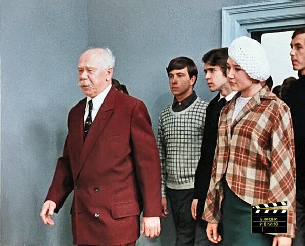 В «12 стульях» - Наталья в белом берете. Кадр из фильма, 1971 г.