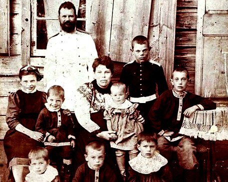 Семья Куйбышевых в Кокчетаве. Жили потомственные дворяне явно небогато
