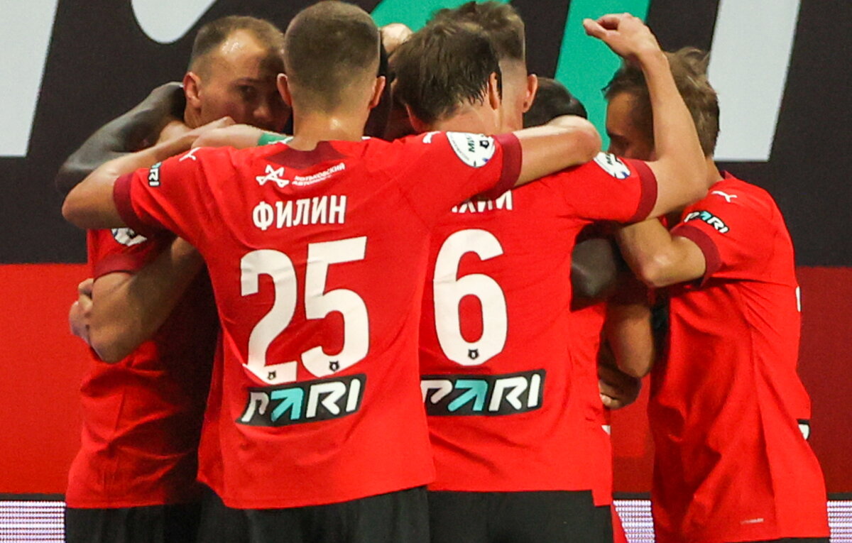    Футболисты "Химок"  Михаил Терещенко/ТАСС