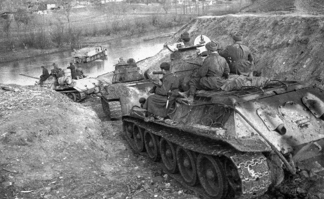 Наступление танковой дивизии. Т-34 операция Багратион. Су 85 операция Багратион. Т34 Белоруссия 1944. Т 34 ВОВ.