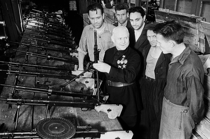 Конструктор Василий Алексеевич Дягтерёв, который подарил заводу имя