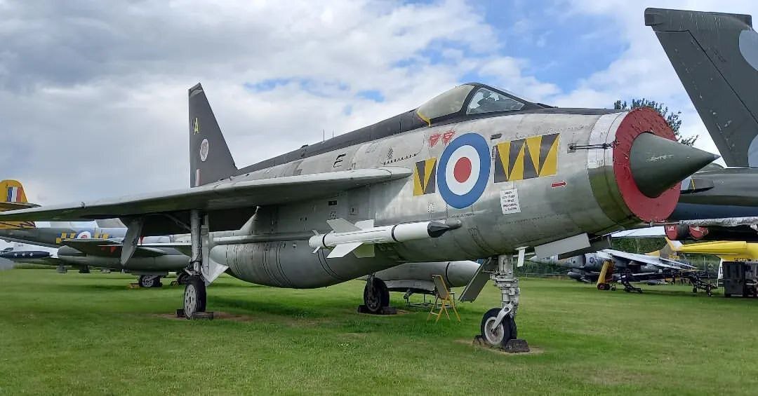 До 2 Маха. English Electric Lightning, который хоть и обладал хорошими характеристиками, но его не поняли. История реактива Великобритании