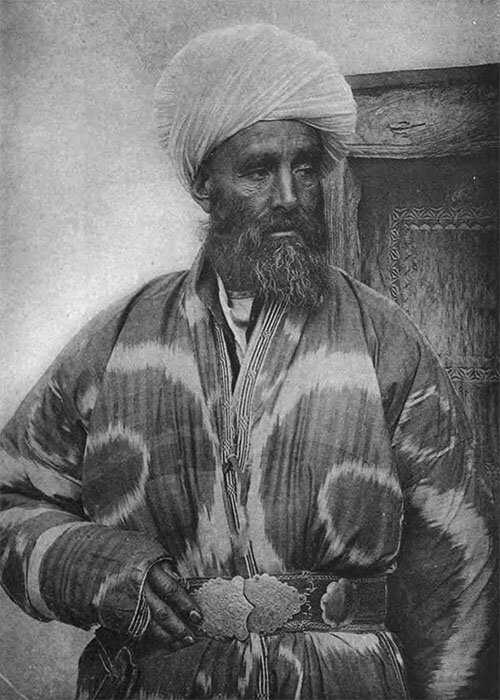 Таджик в шелковом халате. Бухара. Снимок Гюго Крафта.