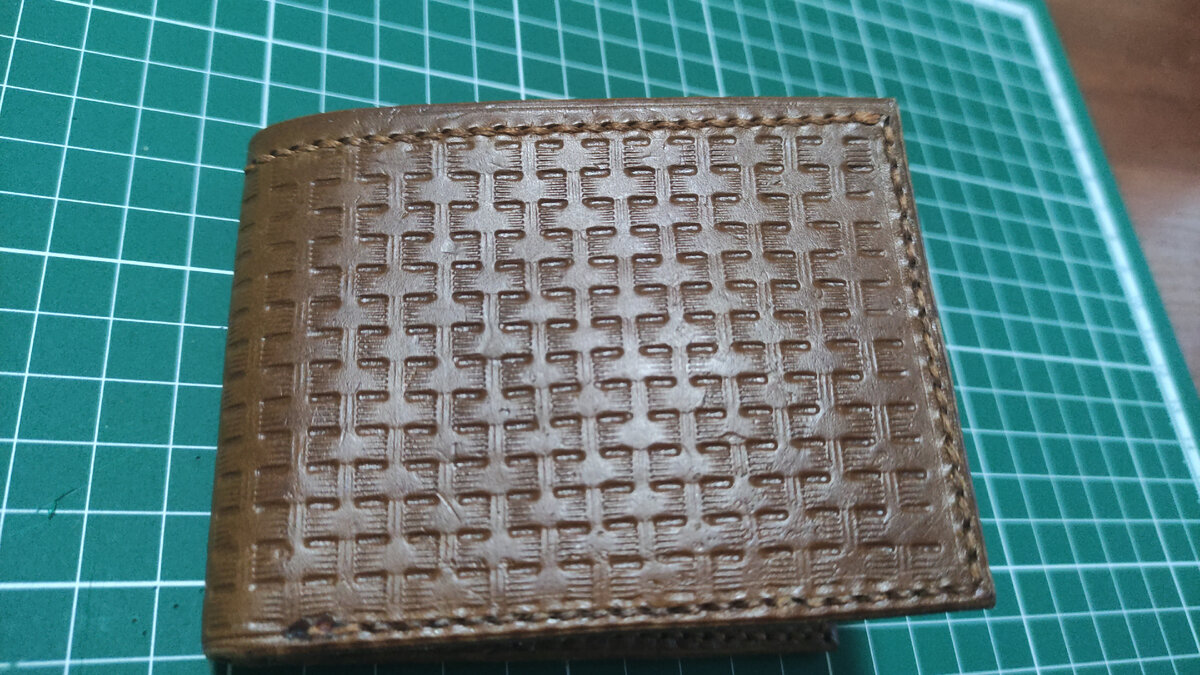 Внешний вид изделия. Тиснение тоже сделал сам. 