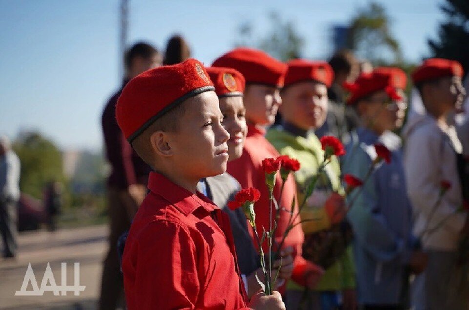     Теперь молодое поколение может расти независимым. Фото: ДАН