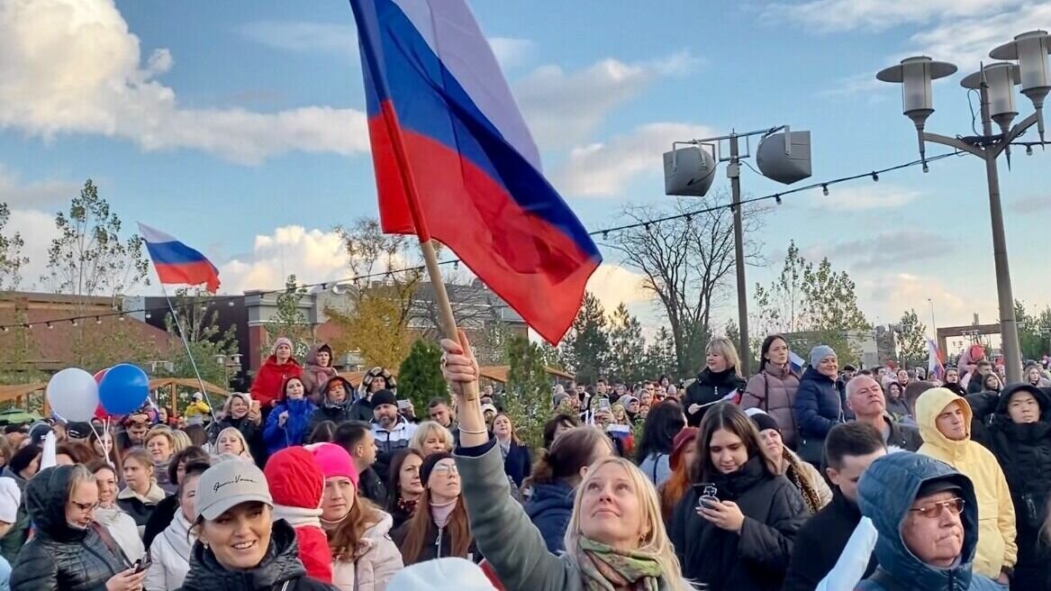     В Ростовской области внесли поправки в устав региона, за счет чего он официально больше не граничит с другими государствами, прозвучало на заседании Заксобрания региона.