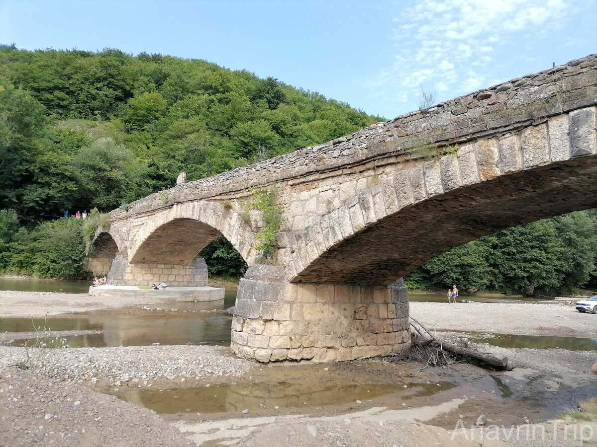 Каменный мост в станице Даховская (Адыгея).