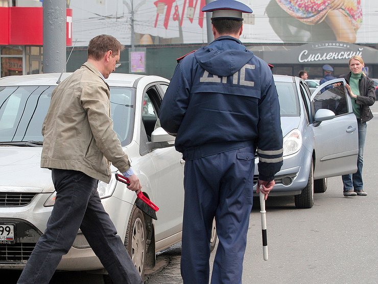     Может ли по закону инспектор ГИБДД интересоваться самочувствием водителя Фото: АвтоВзгляд