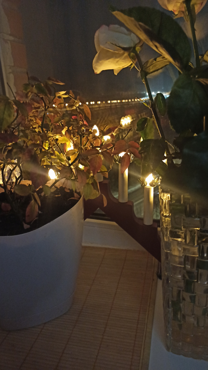 Всегда есть свет,даже в темной комнате,свет нашей души.