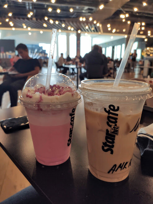 Айс фраппе малина со сливками 0,3 (99р) и Айс милки кофе с сиропом бабл гам 04, (99р)