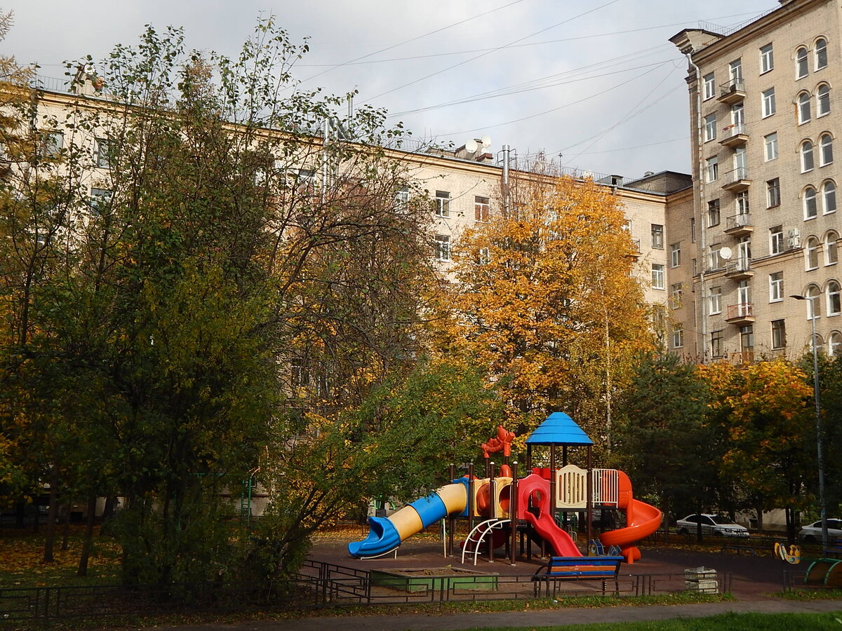 Внутренний двор дома 193.