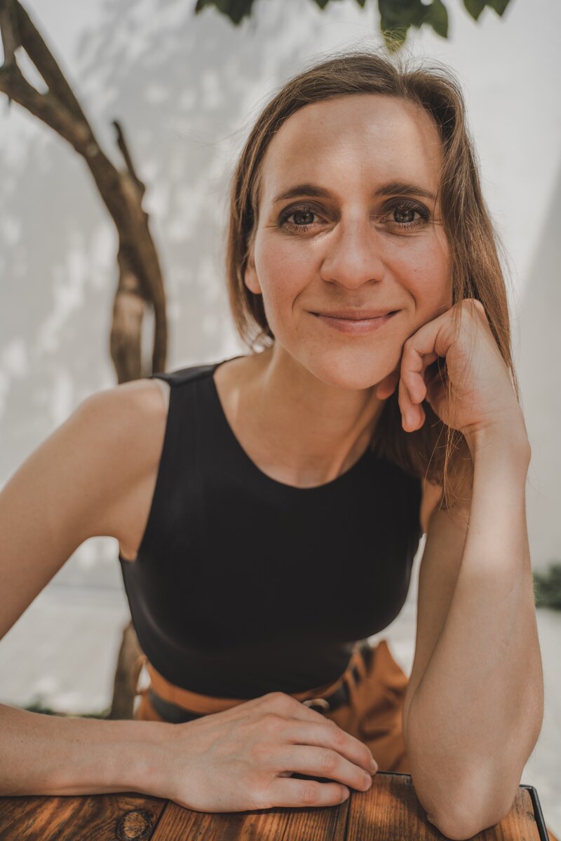 Анна Макаренко - Специалист по ЗОЖ. МС по лёгкой атлетике.  Образования: режиссер художественно-спортивных праздников и медицинская сестра широкого профиля.
Персональный тренер по направлениям: ОФП, СФП, ЛФК, силовые тренировки и плавание. Массажист. 