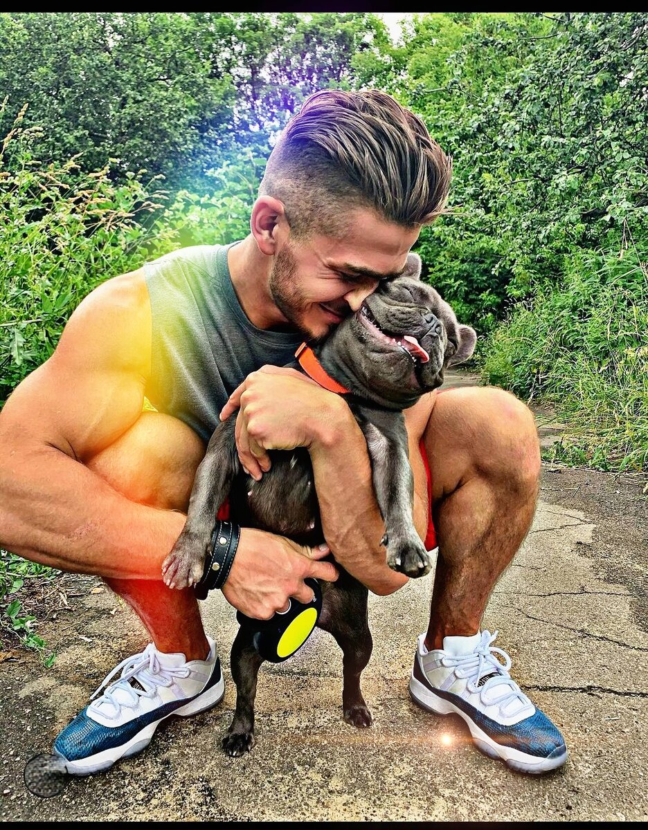 Роман капаклы с своим любимым питомцем. Дом2 новости