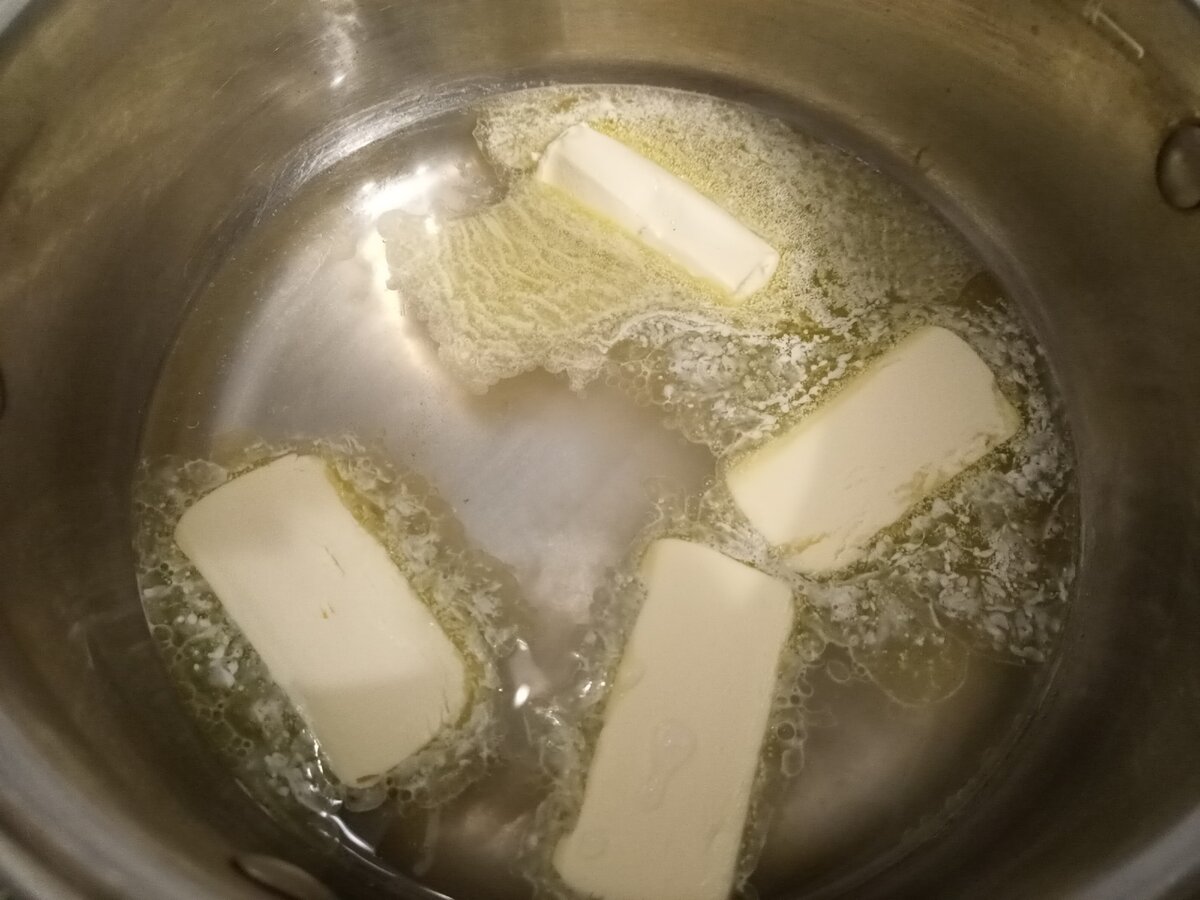 растапливаем масло в воде