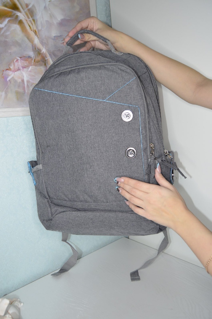 Он очень легкий и удобный.