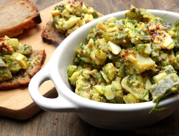 Рецепт хорош и для новогоднего стола, праздничного - и вкусный бутерброд в будни. 