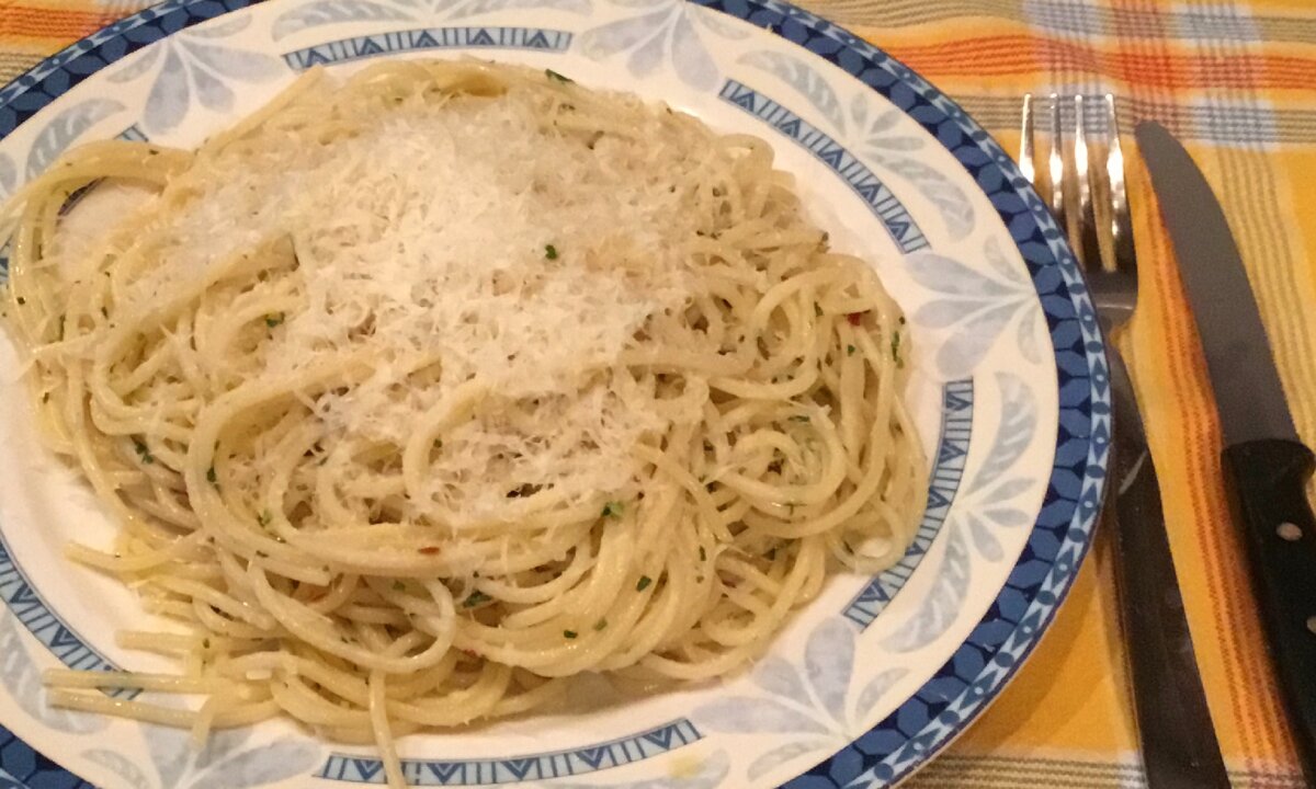 Aglio, olio e peperoncino: чеснок, оливковое масло и красный жгучий  перец+спагетти=Популярный итальянский рецепт | ПИЦЦА&ПАСТА | Дзен