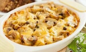 Самая низкокалорийная часть курицы – это её грудка (без кожи, разумеется). Из неё тоже можно приготовить прекрасное праздничное блюдо к новогоднему столу 2021. Для этого надо взять: