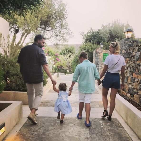 Дмитрий Исхаков и Полина Гагарина с детьми / Фото: Instagram