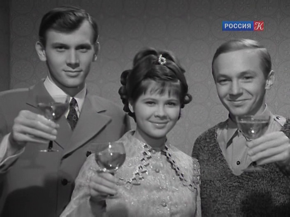 Студент мединститута Борис, исп. Е Карельских. Школьница Елена, исп. Т. Михайлова, и разнорабочий Виктор, исп. В. Иванов. Виктор  не стал после школы поступать в вуз, так как весной в армию.