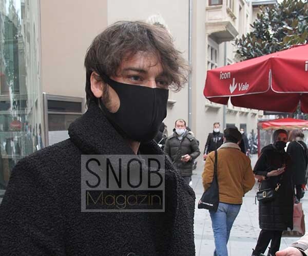 Альп Навруз даёт интервью. Источник фото: http://www.snobmagazin.com/alp-navruzdan-flas-evlilik-itirafi?tag=alp%20navruz