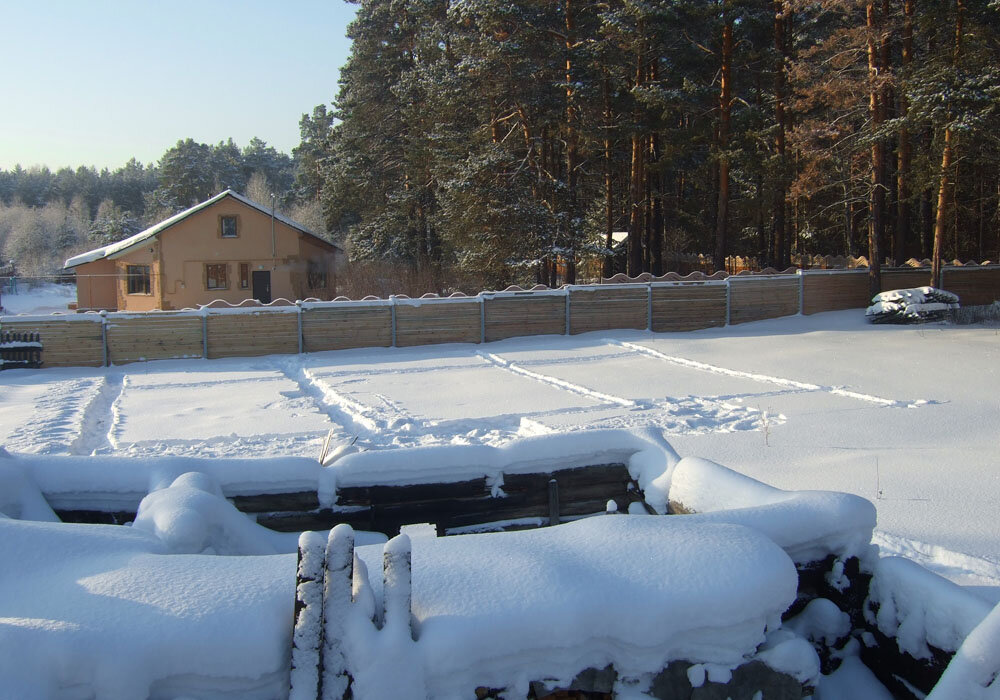 Вытоптали контуры дома на снегу