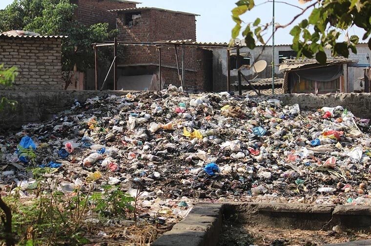 Многие люди мусорят там, где живут, и даже не задумываются о последствиях