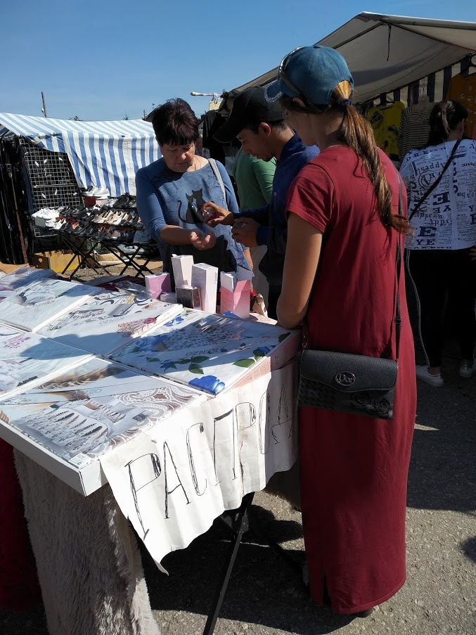 В прошлом году. Тот же рынок, тоже цыгане, но почти без обмана, продавали настоящую Дольчу Габану )))