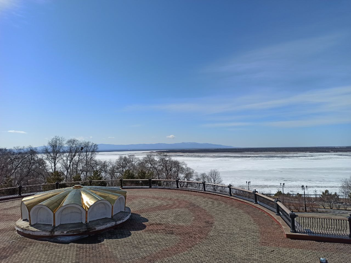 Виды на амур, прям за сопками уже территория Китая