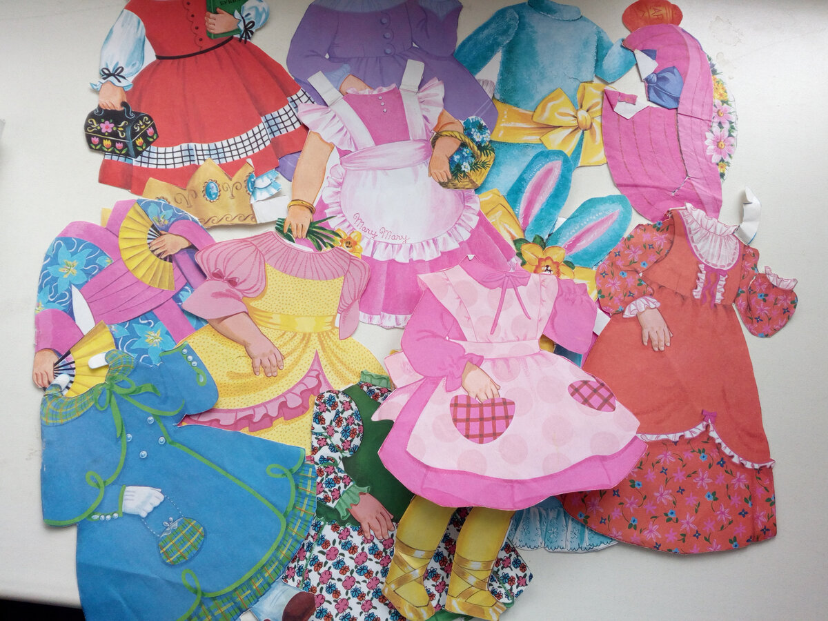 Это варианты нарядов Дженни и Мэри. Фото мое.