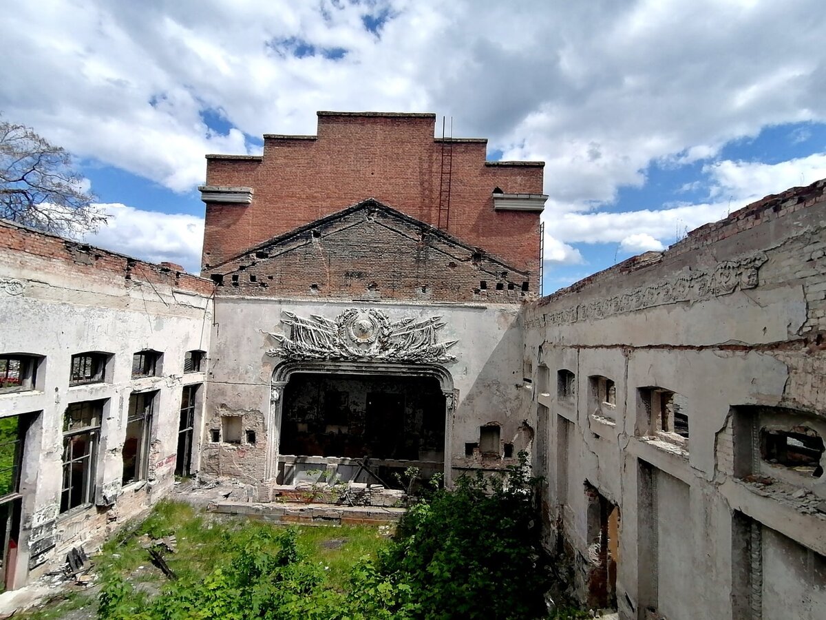 Заброшенный ДК «Железнодорожник» на Кавказе. Три этажа былого величия. | 13  маршрут или истории счастливых дачников | Дзен