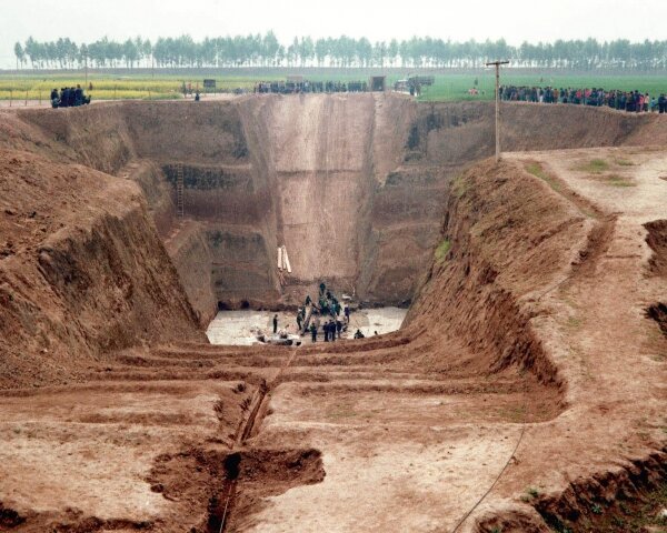 Разрытая гробница царства Цинь в провинции Шэньси.