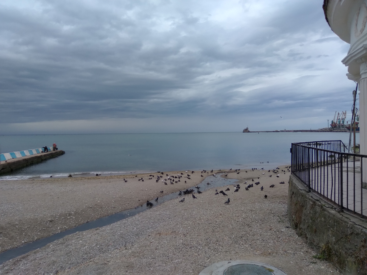 В этом году мы приехали рановато - купаться было еще холодно.