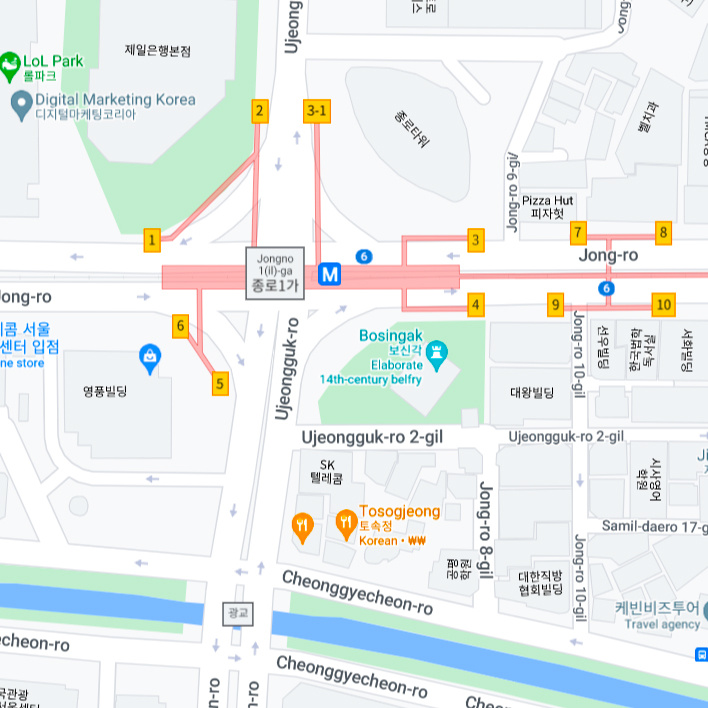 В центре изображения сквер с колокольней Посингак (Bosingak)