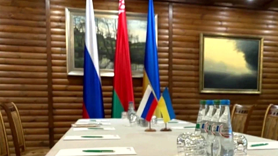 фото из сети в ожидании в ожидании https://free.1tv.ru/news/2022-03-03/422458-v_belorussii_dolzhen_sostoyatsya_vtoroy_raund_peregovorov_rossiyskoy_i_ukrainskoy_delegatsiy