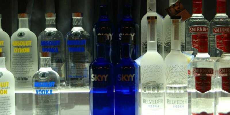 Сеть по продаже алкоголя в Новой Зеландии исключила русскую водку из ассортимента Ссылка: https://agrotrend.ru/news/23686-inostrannye-reteylery-boykotiruyut-russkuyu-vodku.