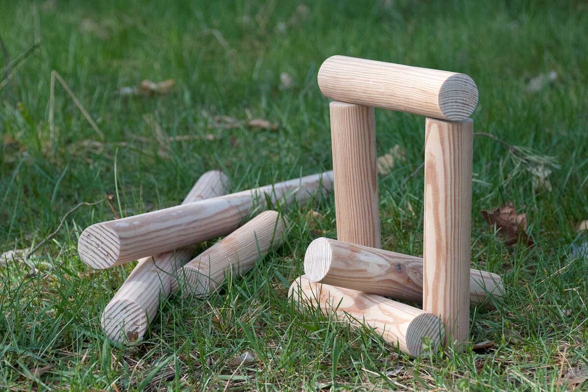 Чурки в игре городки называются баклушами. Источник: mir-hotels.ru