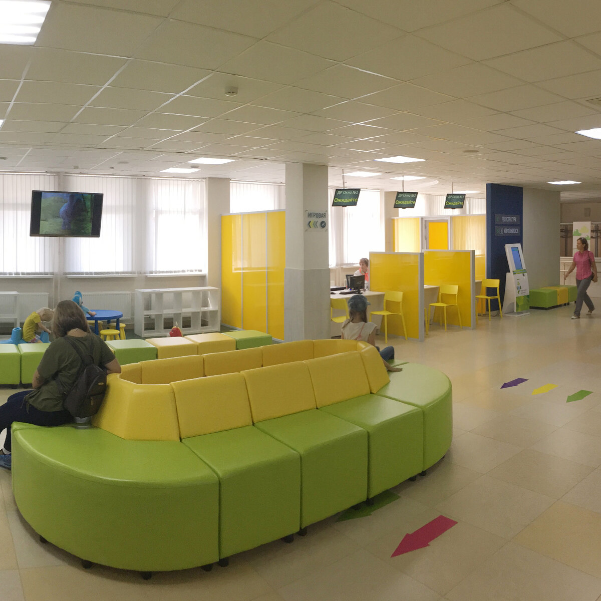 Реконструкция регистратуры Поликлиники №5, г.Тюмень. Студия dsgn.tmn.