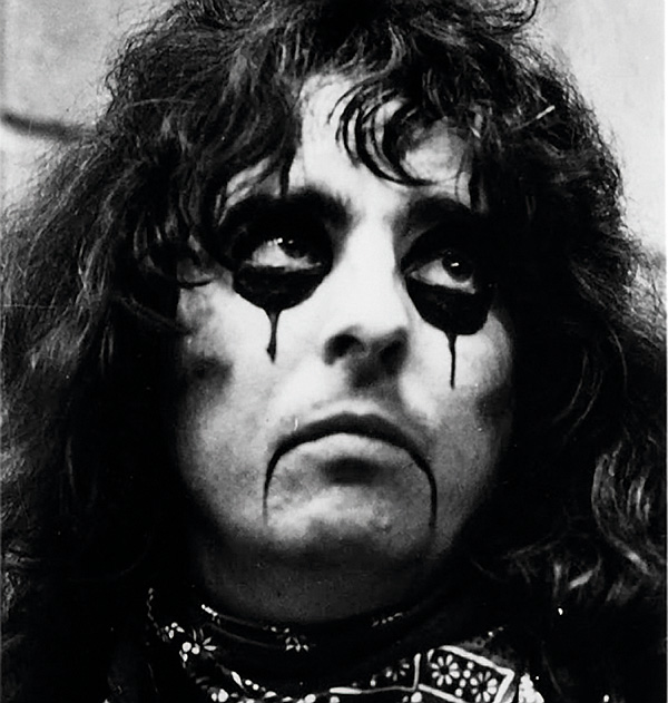 Maniac alice. Old Alice Cooper.