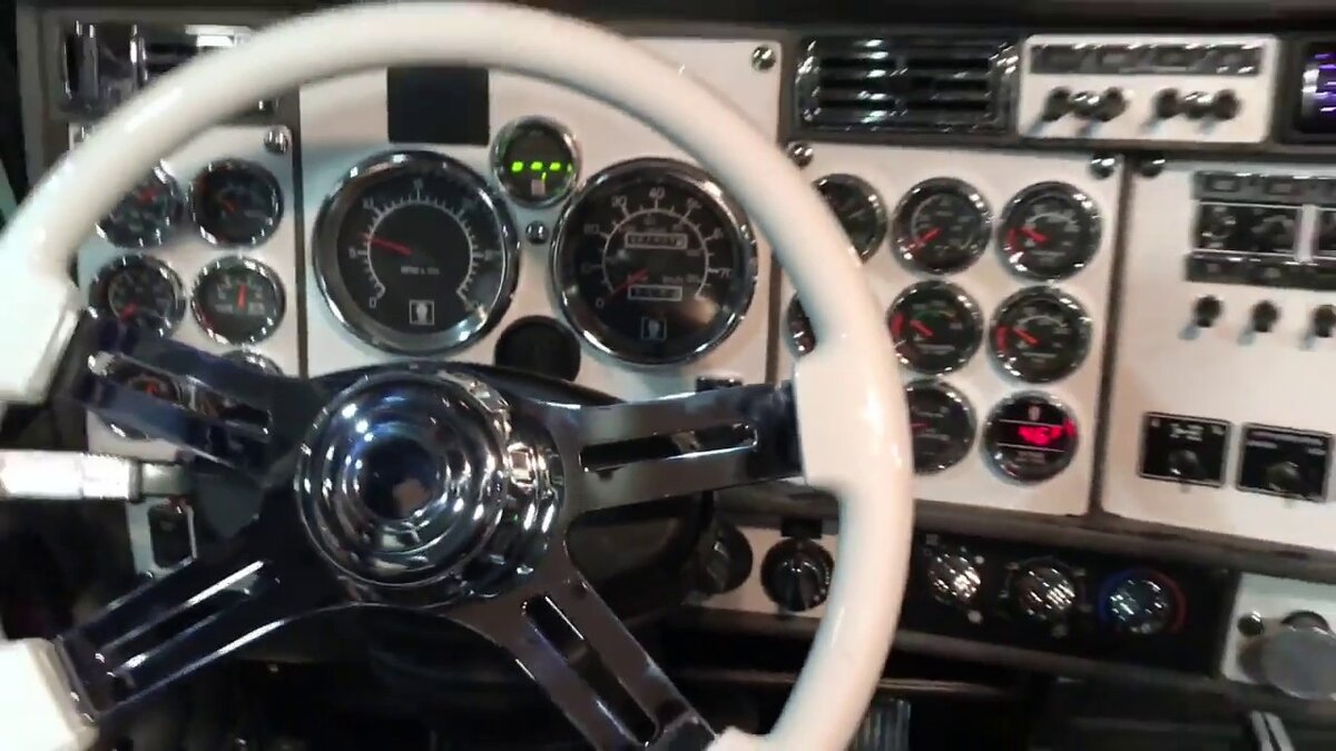 Яндекс.Картинки. Это просто белый руль в грузовике.