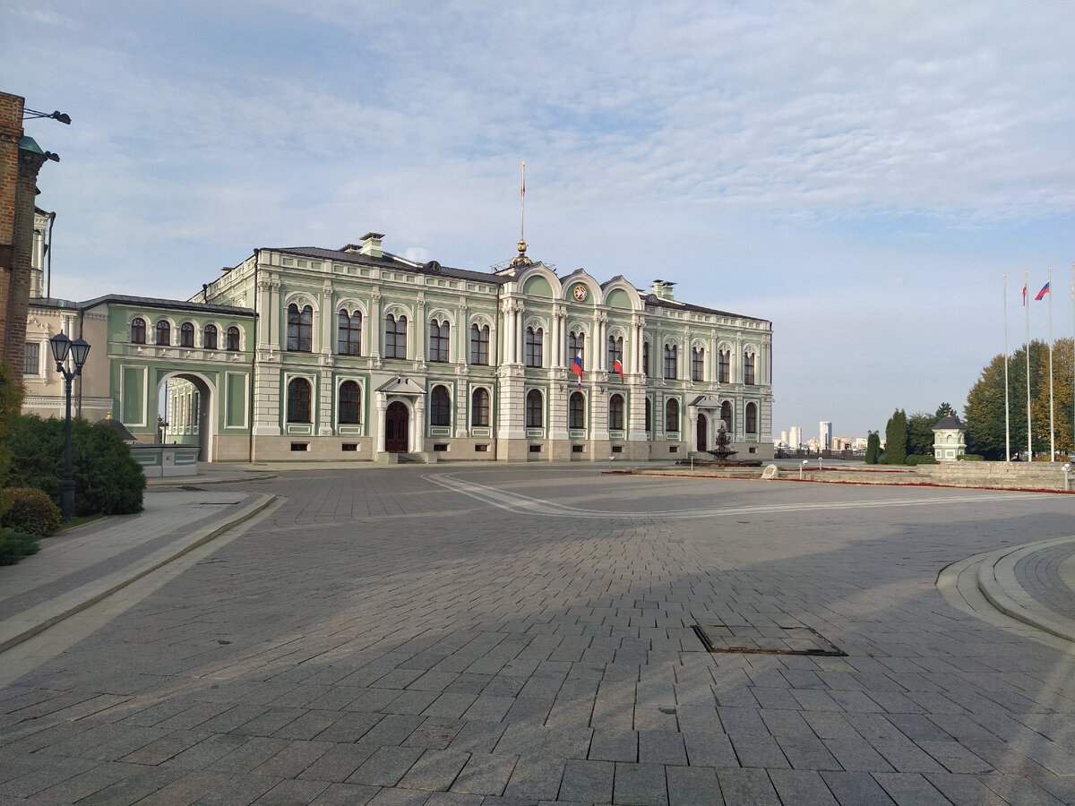 Президентский дворец - доступ к этой площади закрыт