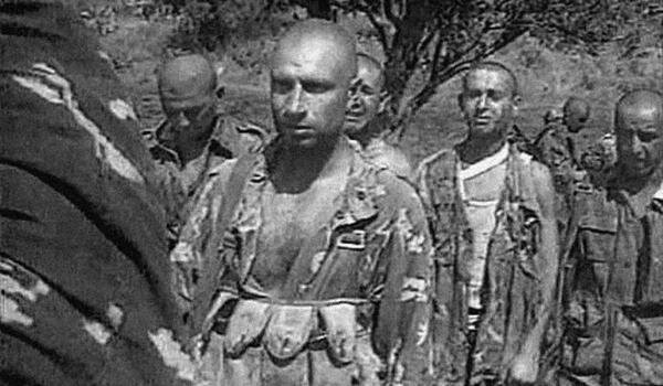 А. Мерзликин. Скриншот с видео выхода и построения 12-ой погранзаставы после боя. Источник фото: onashem.mediasole.ru (https://clck.ru/rR3Kf)