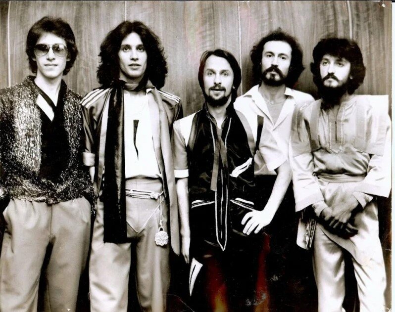 Какой же это хэви-метал бэнд? Это прямо какой-то ВИА Поющие цветы (Круиз, 1982 год)