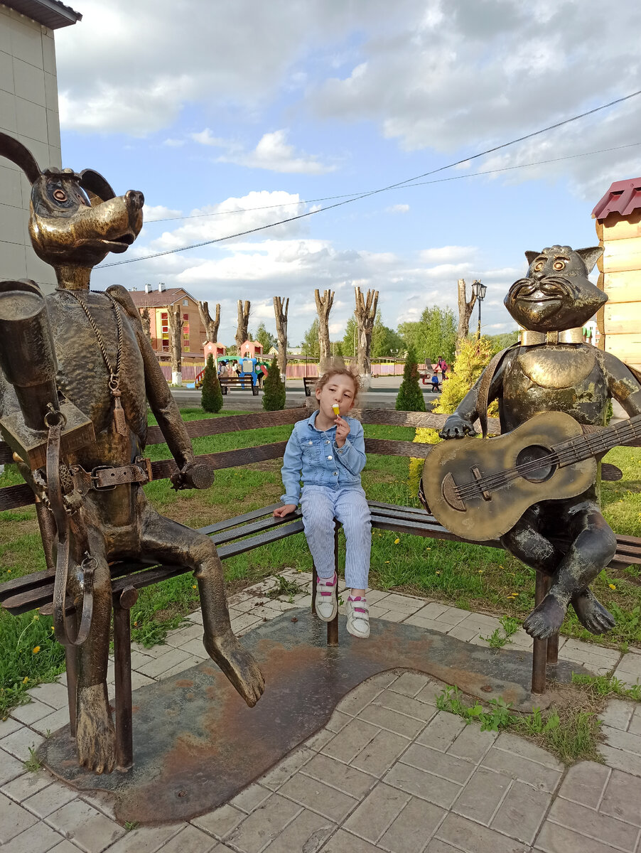 Стараемся с дочкой поменьше находиться на детских площадках и больше гулять