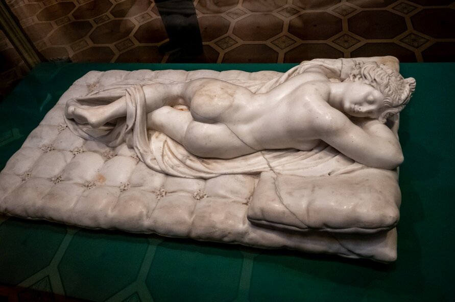 гермафродит искусство лувр. гермес и афродита гермафродит. спящий гермафродит скульптура. самый большой гермафродит. гермафродит боргезе.