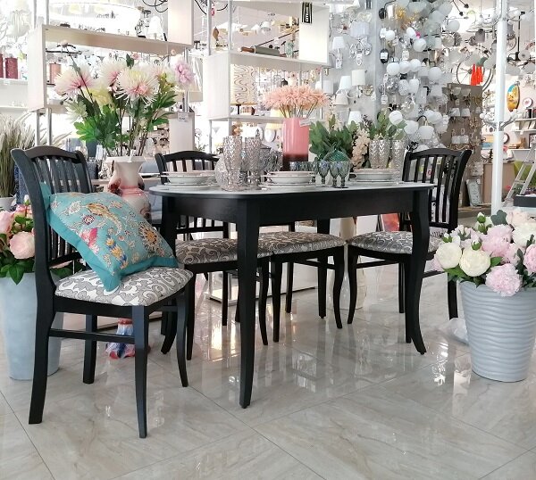 Гармонично смотрится со стульями из коллекции Kenner 111C