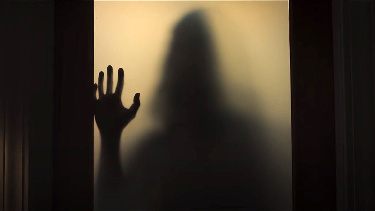 Кадр из фильма "Дом на другой стороне"